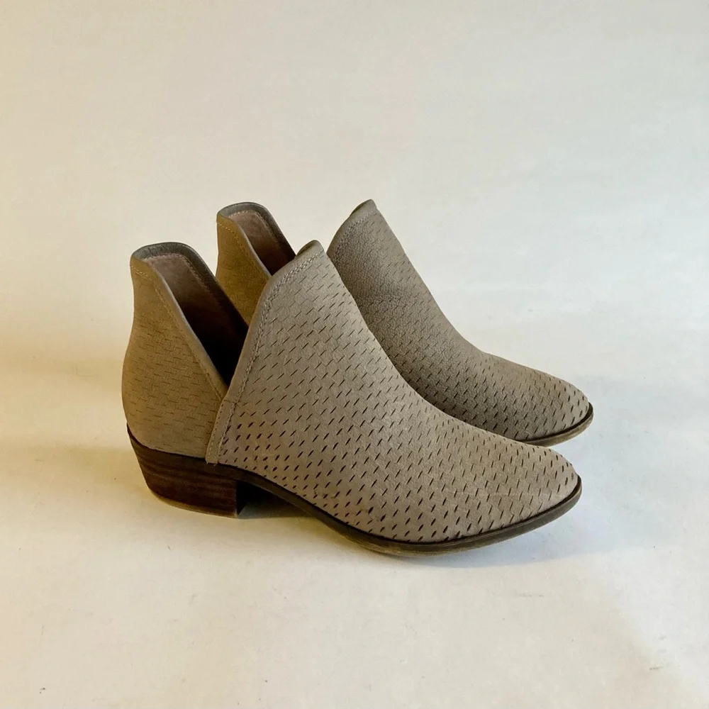 Lucky Brand Cream Leather Ankle Booties size 7 - Picture 2 of 12